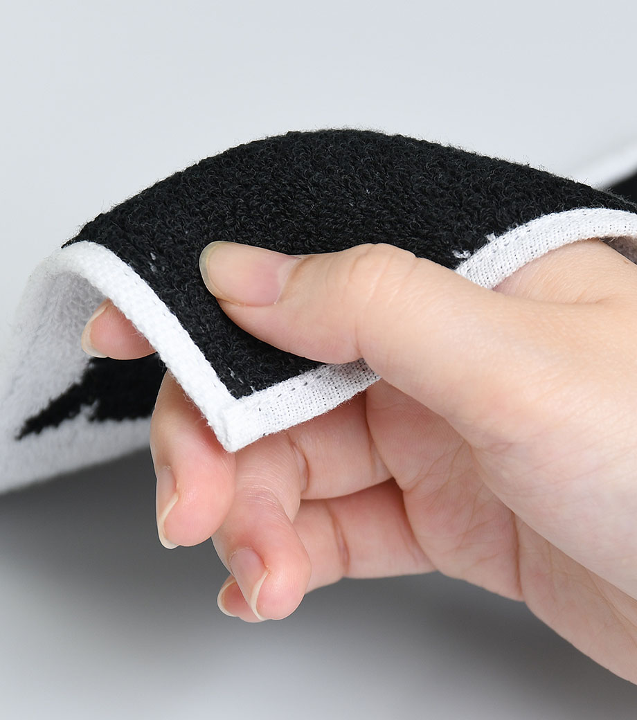 毛違いジャガードミニハンカチタオルを触ったときのイメージ