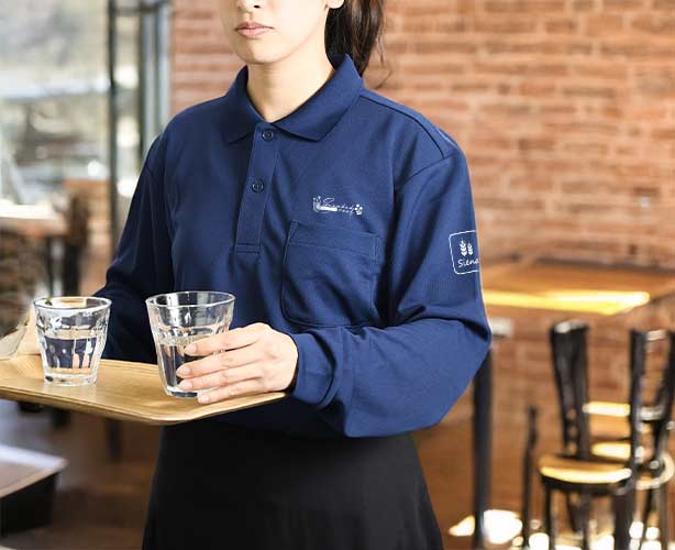 カフェ店員のオリジナルドライTシャツ