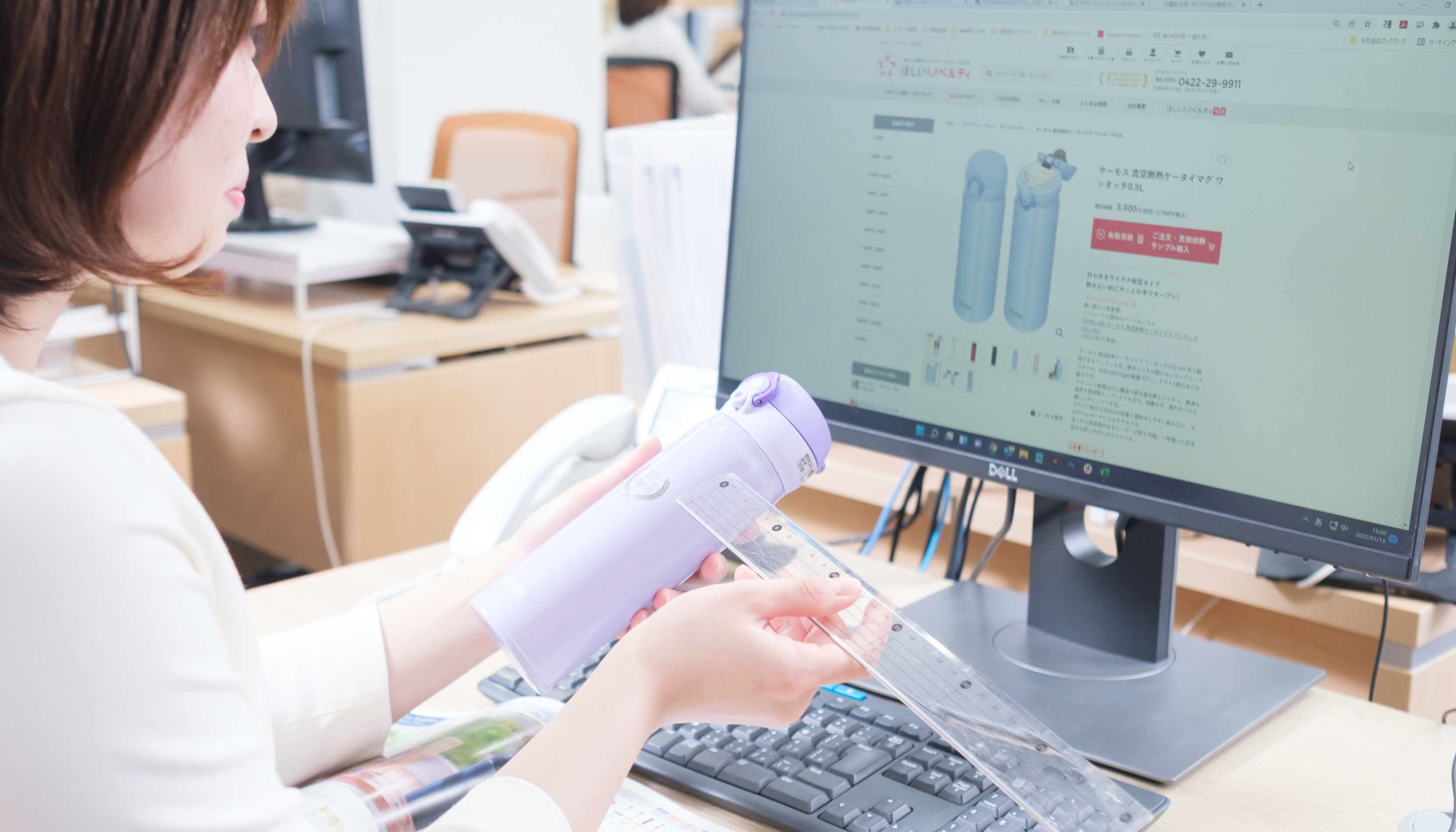 印刷レイアウトの調整・提案をするイメージ