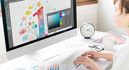 入稿データの調整を行っているイメージ